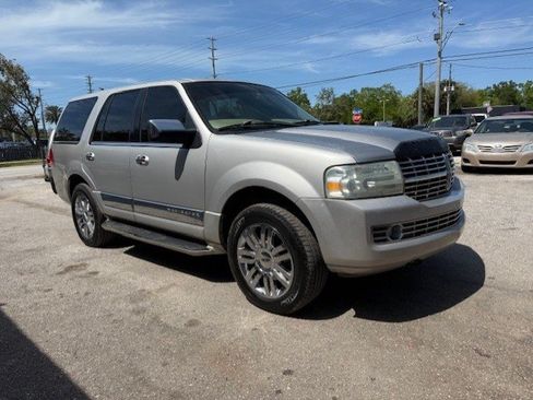 Used 2007 Lincoln Navigator 2WD image 3