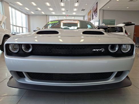Used 2020 Dodge Challenger SRT Hellcat image 2
