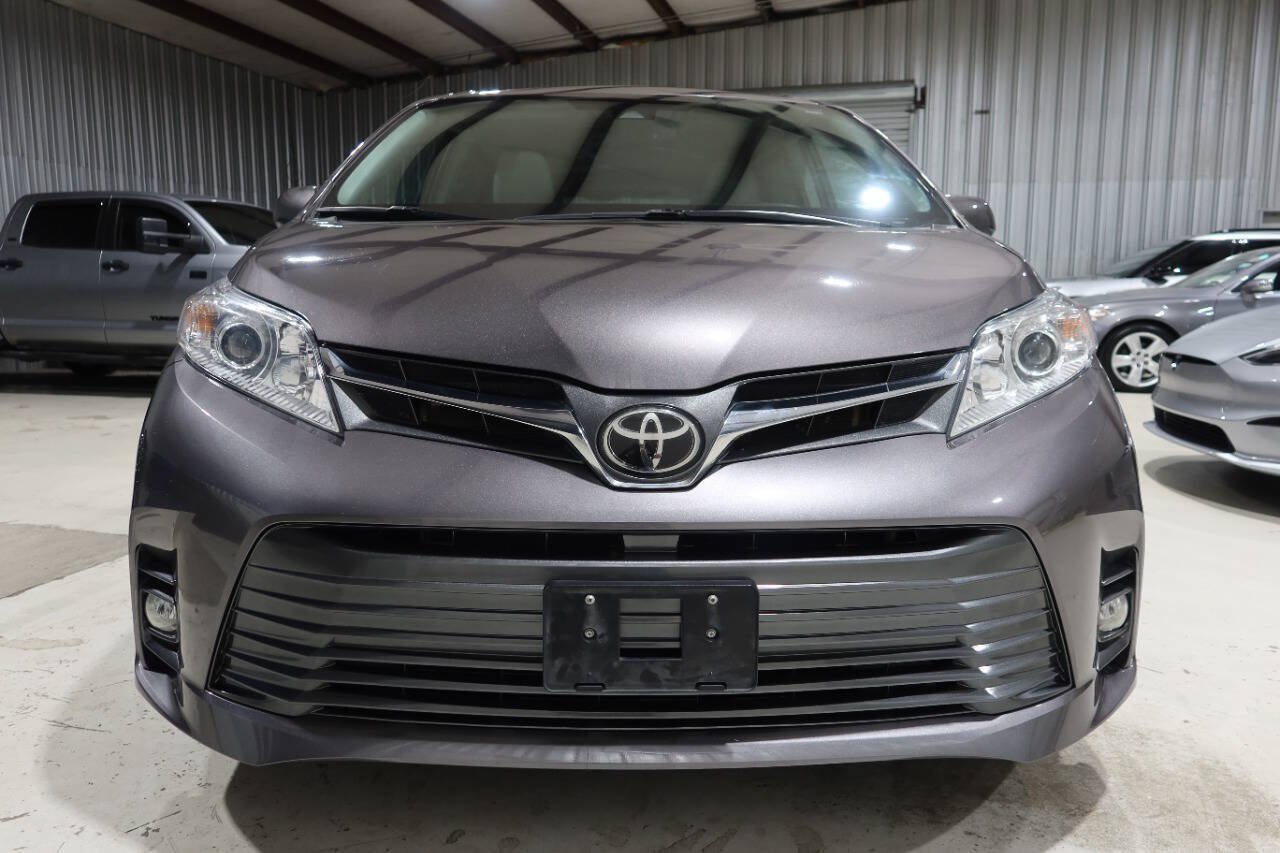 Used 2019 Toyota Sienna XLE w/ XLE Navigation Package FWD image 8