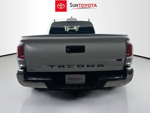 Used 2021 Toyota Tacoma TRD Off-Road image 5