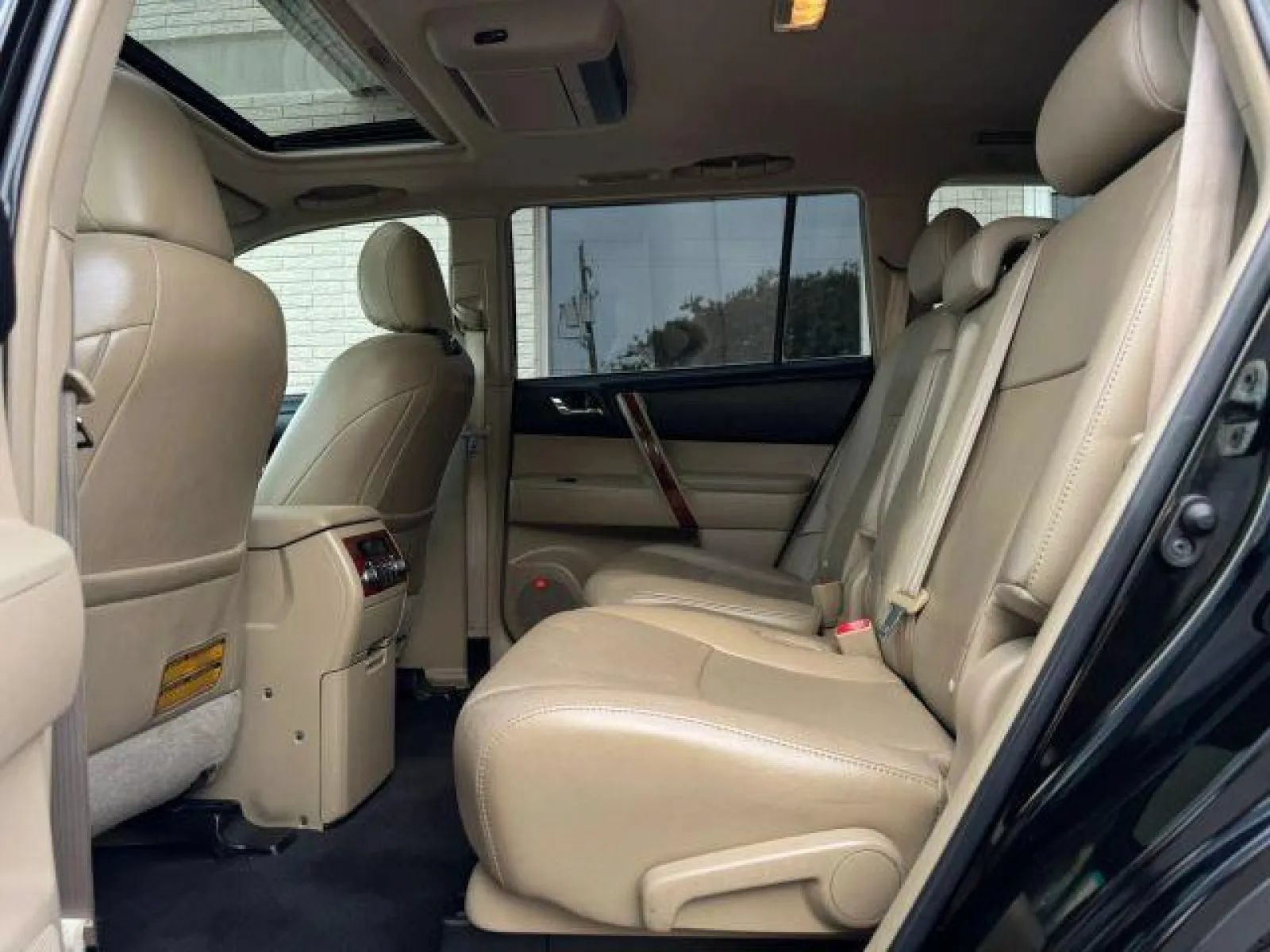 Used 2012 Toyota Highlander Limited w/ Tow Pkg AWD/4WD image 18