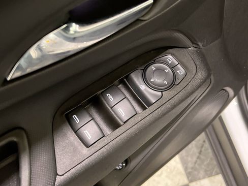 Used 2022 Chevrolet Equinox RS image 31