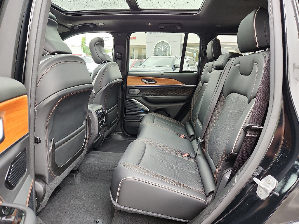 Certified 2023 Jeep Grand Cherokee Summit AWD/4WD image 10