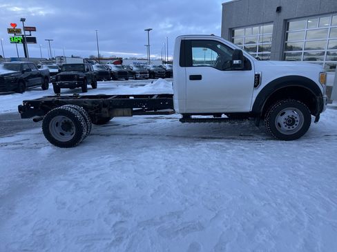Used 2017 Ford F450 XL w/ Power Equipment Group image 2