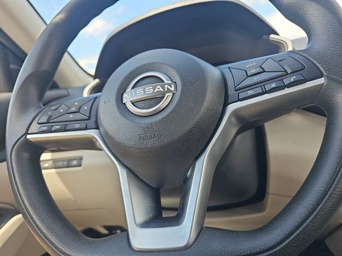 Used 2025 Nissan Altima 2.5 SV FWD image 16