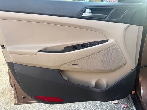 Used 2017 Hyundai Tucson SE Plus image 25