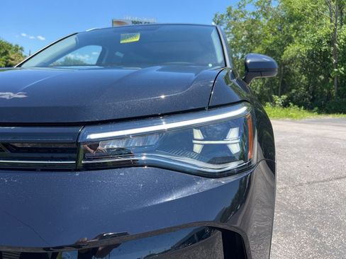 New 2026 Volkswagen Taos SE FWD image 9