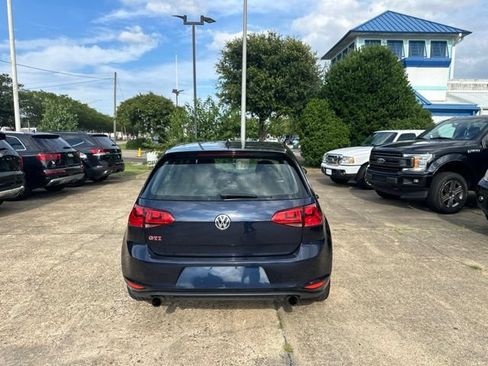 Used 2017 Volkswagen Golf 4-Door FWD image 6
