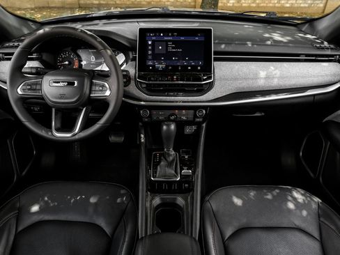 Used 2023 Jeep Compass Latitude AWD/4WD image 5