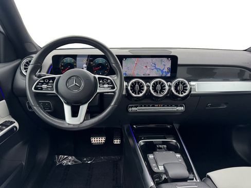 Used 2022 Mercedes-Benz GLB 250 4MATIC image 25