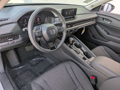 Certified 2025 Honda Accord SE image 9
