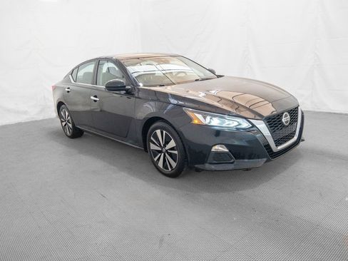 Used 2021 Nissan Altima 2.5 SV image 3