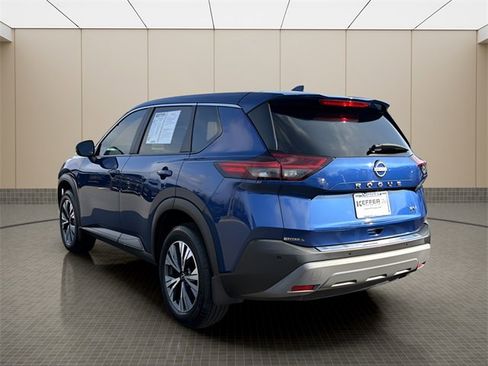 Used 2023 Nissan Rogue SV image 3