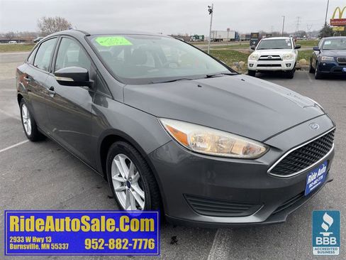 Used 2017 Ford Focus SE image 3