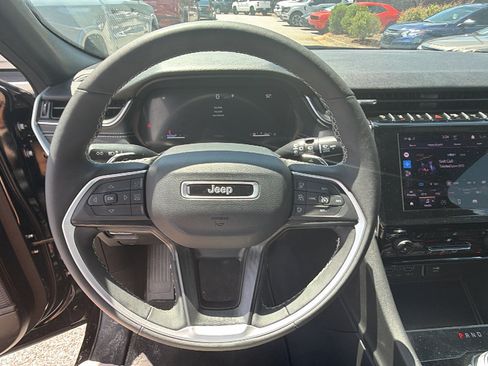 Used 2025 Jeep Grand Cherokee L Altitude AWD/4WD image 29