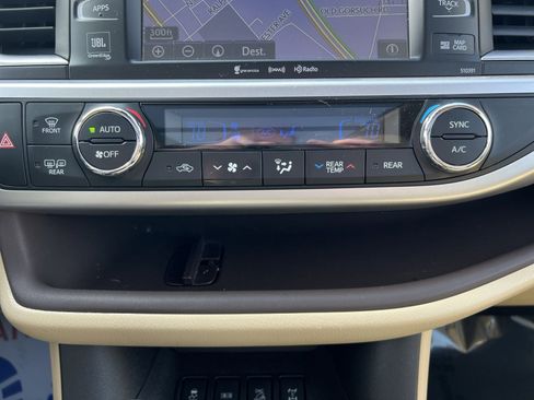 Used 2019 Toyota Highlander Limited Platinum image 21