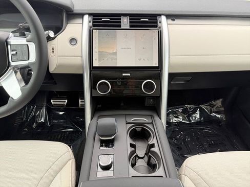 New 2026 Land Rover Discovery Limited Edition AWD/4WD image 15