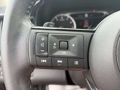 Used 2025 Nissan Pathfinder SL FWD image 21