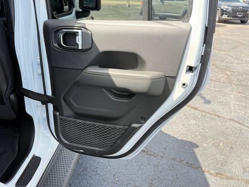 Used 2025 Jeep Wrangler Unlimited Rubicon 392 AWD/4WD image 33