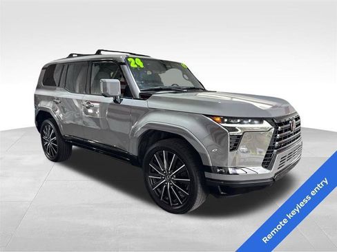 Used 2024 Lexus GX 550 w/ Cold Area Package AWD/4WD image 3