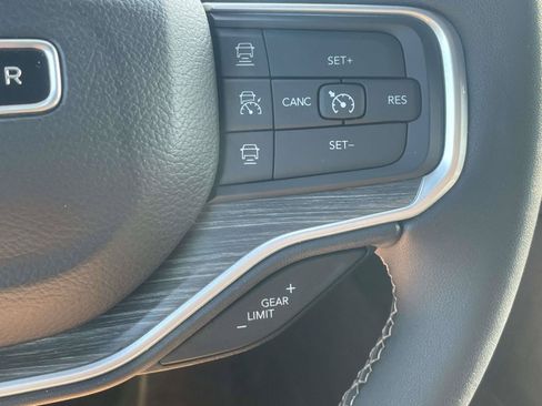Used 2024 Jeep Wagoneer Series II w/ Flexible Seating Group RWD image 20