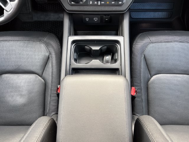Used 2024 Land Rover Defender 110 X-Dynamic SE AWD/4WD image 24