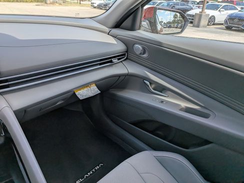 Certified 2025 Hyundai Elantra SEL image 16