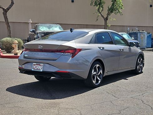 Used 2023 Hyundai Elantra SEL w/ Convenience Package FWD image 5