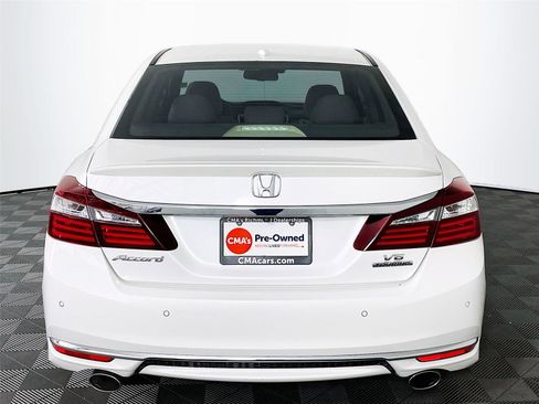 Used 2016 Honda Accord Touring image 7