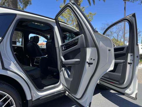 Used 2020 Porsche Cayenne E-Hybrid AWD/4WD image 80