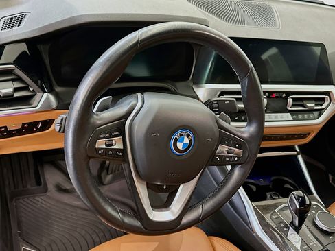 Used 2022 BMW 330e xDrive w/ Convenience Package image 18