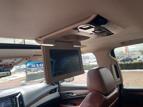 Used 2019 Cadillac Escalade ESV Luxury w/ LPO, Escalade Noir Package image 34