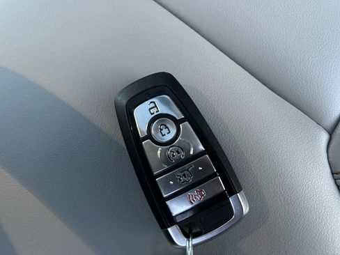 Used 2025 Ford Expedition Max Active AWD/4WD image 33