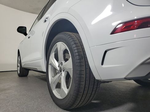 Certified 2025 Audi Q5 2.0T Premium Plus image 3