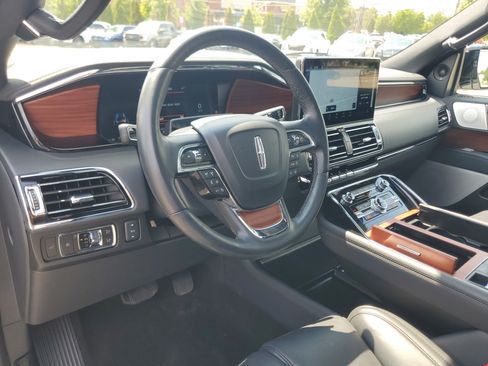Certified 2024 Lincoln Navigator Reserve AWD/4WD image 13