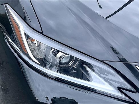 Used 2024 Lexus ES 300h w/ Premium Package image 28