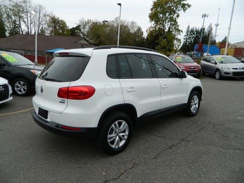 Used 2016 Volkswagen Tiguan S image 8