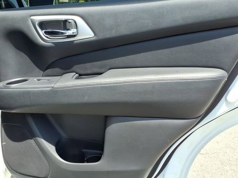 Used 2020 Nissan Pathfinder SL FWD image 15