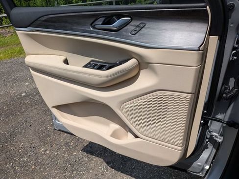 New 2026 Jeep Grand Cherokee Limited w/ Luxury Tech Group II AWD/4WD image 22