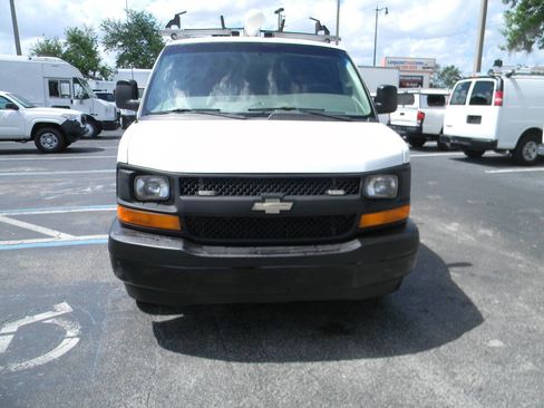 Used 2017 Chevrolet Express 2500 image 3