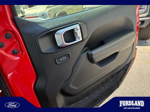 Used 2022 Jeep Wrangler Unlimited Sport AWD/4WD image 16