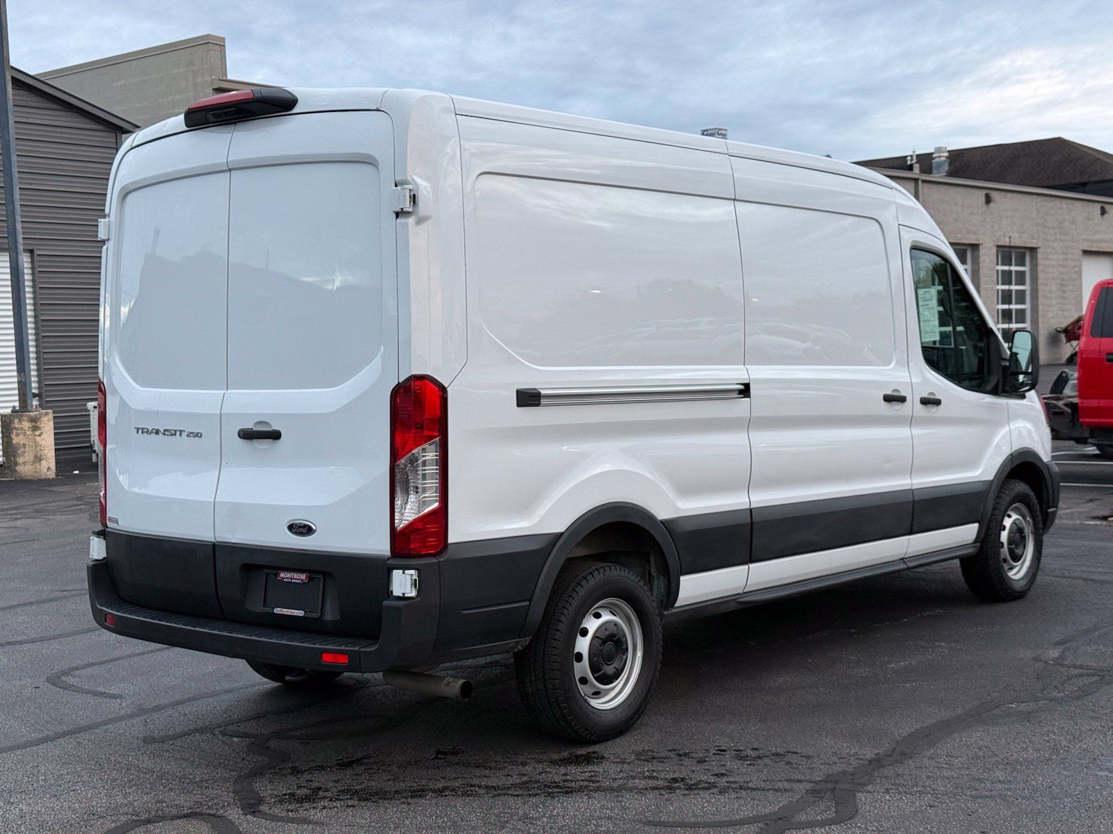 Used 2025 Ford Transit 250 148 Medium Roof RWD image 4