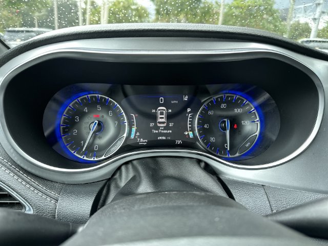 Used 2025 Chrysler Pacifica Limited FWD image 26