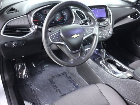 Used 2019 Chevrolet Malibu LT FWD image 9