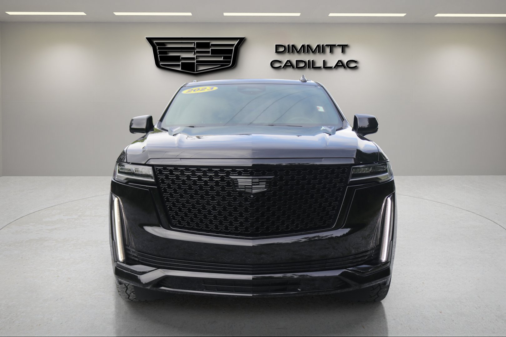 Used 2023 Cadillac Escalade ESV Premium Luxury AWD/4WD image 2