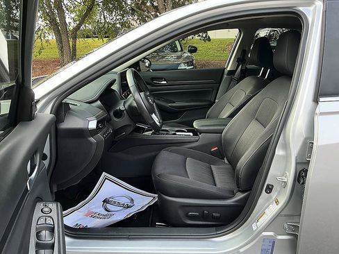 Used 2024 Nissan Altima 2.5 SV w/ SV Premium Package AWD/4WD image 12
