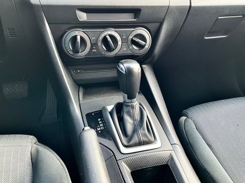 Used 2014 MAZDA MAZDA3 i Sport image 18