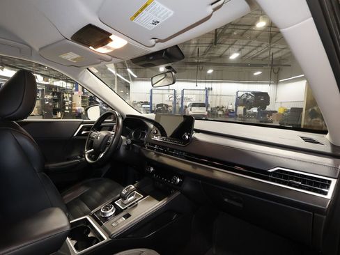 Used 2024 Mitsubishi Outlander SE image 29