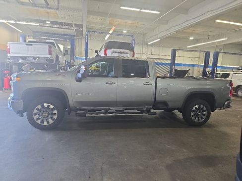 Used 2024 Chevrolet Silverado 2500 LT AWD/4WD image 10