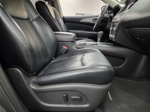 Used 2019 Nissan Pathfinder SL FWD image 13